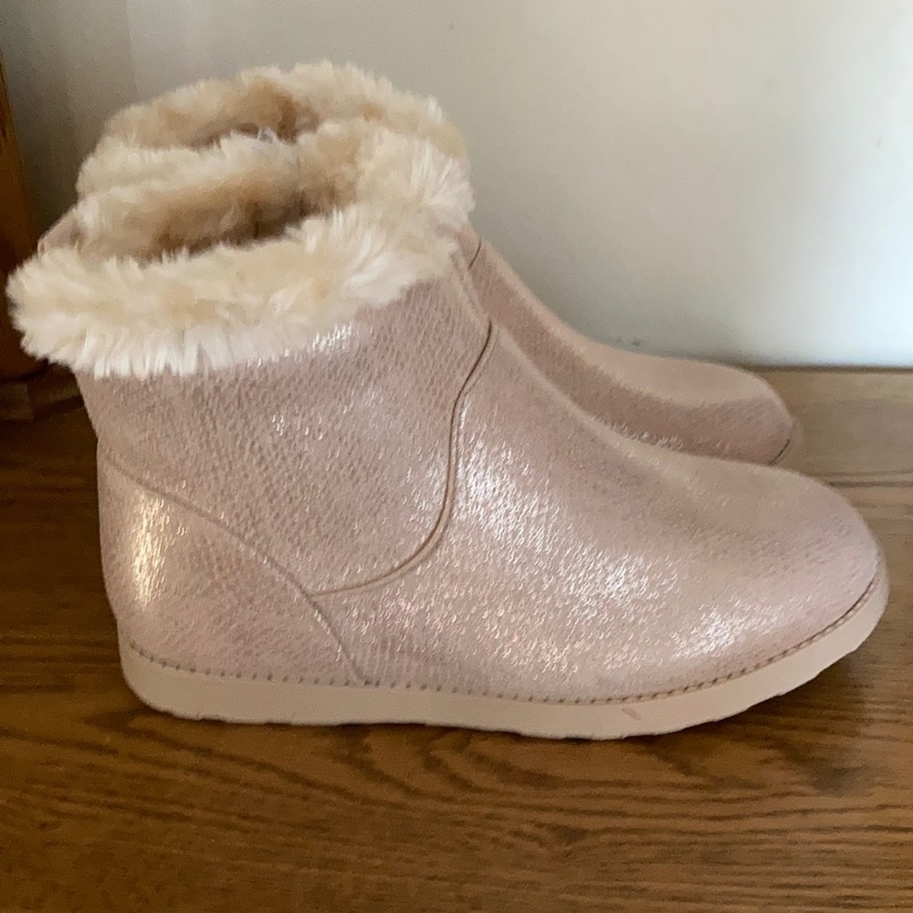 Cat & Jack Rose Gold Georgeina big girls size 5 ankle boots
